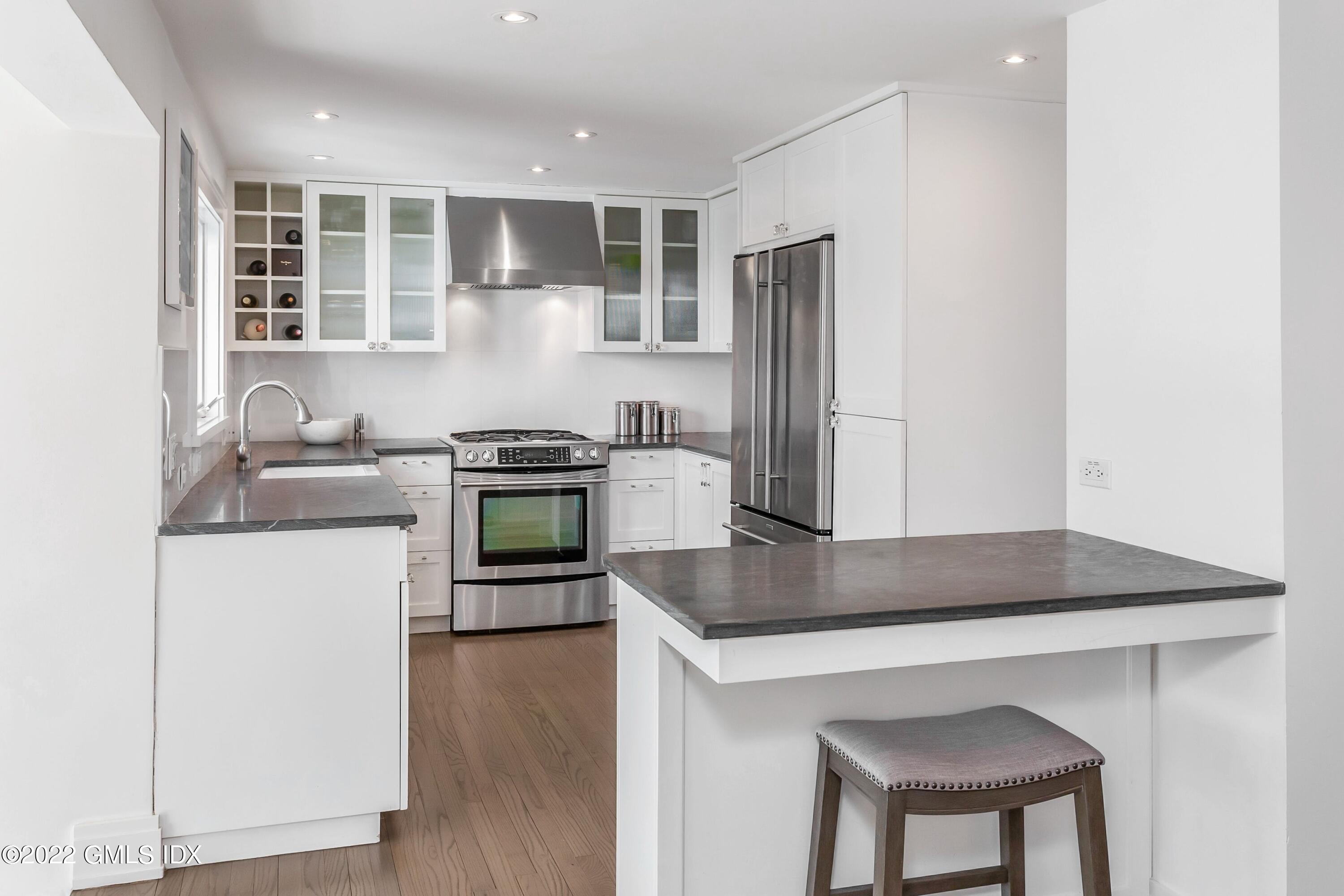 63 Roton Avenue Norwalk, CT 06853 - Photo 10 of 40 170472173-9