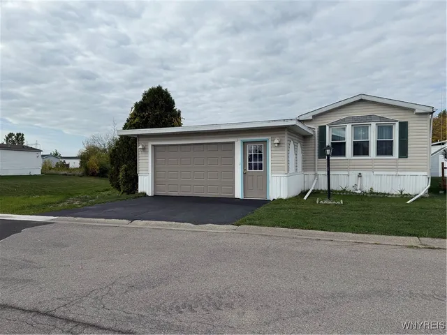 $70,000 | 648 Birchwood Drive, Lockport Town, NY 14094