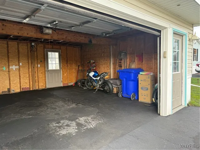 $70,000 | 648 Birchwood Drive, Lockport Town, NY 14094