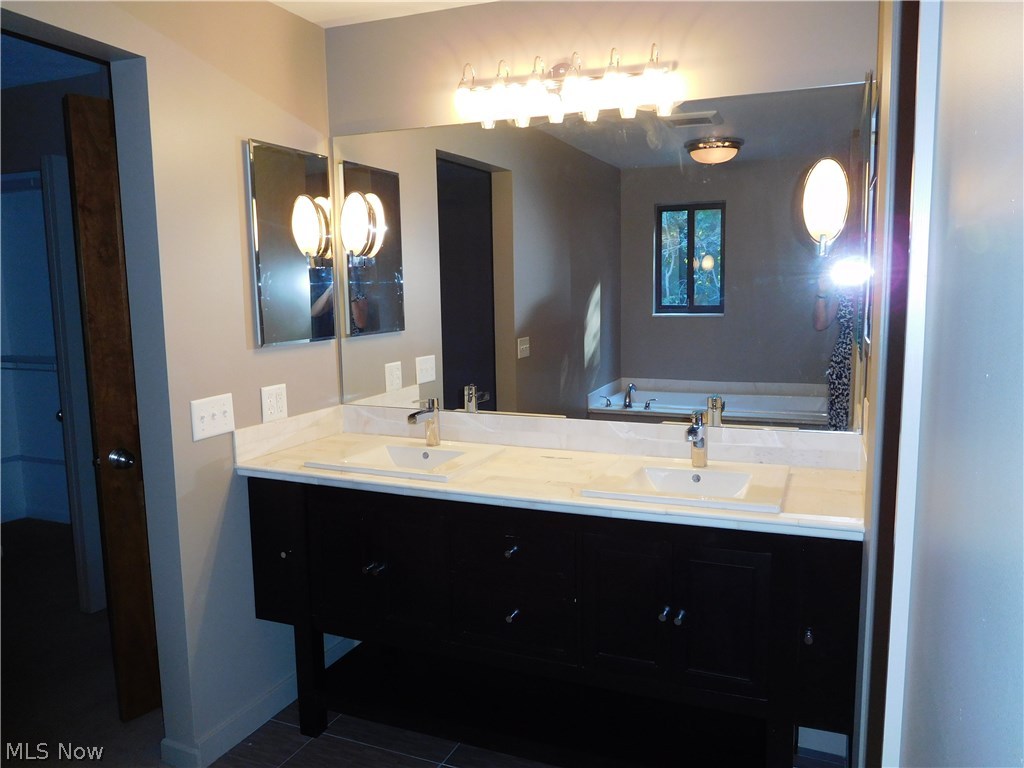 171 Granger Road, Unit 151 Medina, OH 44256 - Photo 8 of 11 Gallery Image 8
