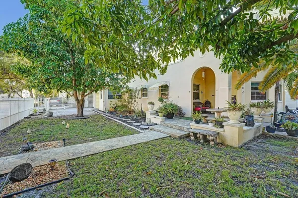 $3,500 | 2000 Jackson Street, Hollywood, FL 33020