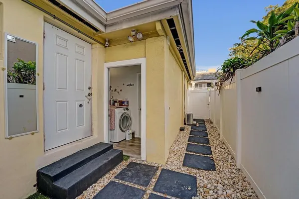 $3,500 | 2000 Jackson Street, Hollywood, FL 33020