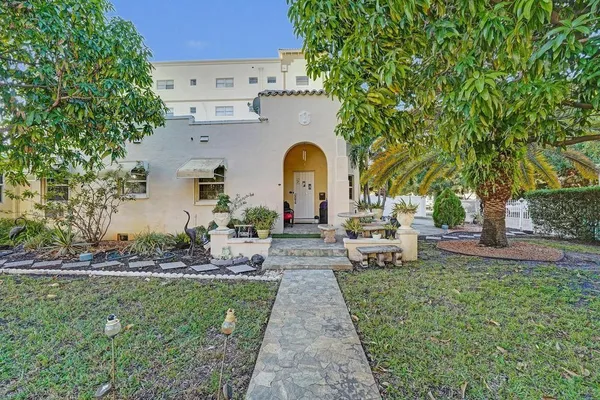 $3,500 | 2000 Jackson Street, Hollywood, FL 33020