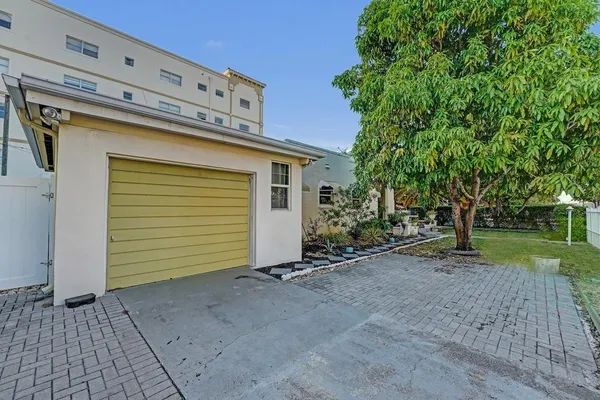 $3,500 | 2000 Jackson Street, Hollywood, FL 33020