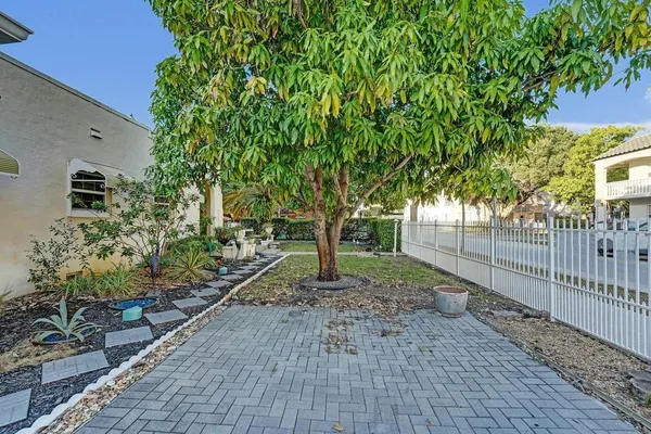 $3,500 | 2000 Jackson Street, Hollywood, FL 33020