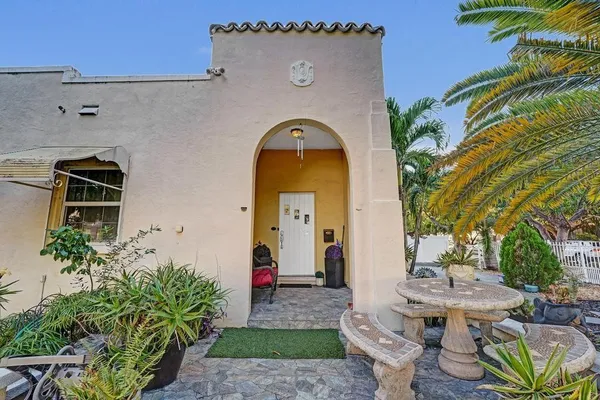 $3,500 | 2000 Jackson Street, Hollywood, FL 33020