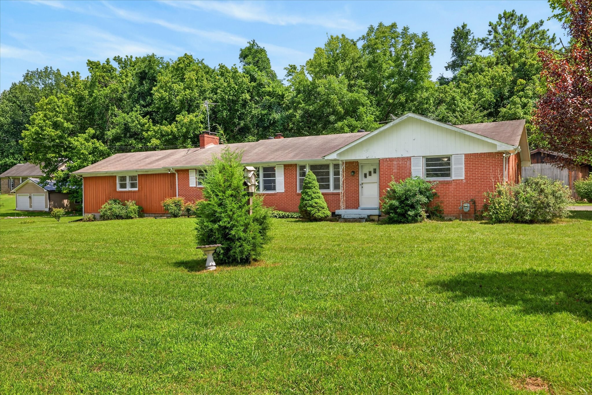 910 Highway 13 Cunningham, TN 37052 - Photo 4 of 51 Gallery Image 4