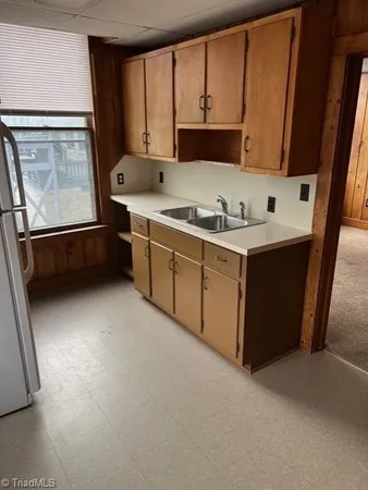 $1,000 | 327 Cherry Street, Unit 4, Mount Airy, NC 27030