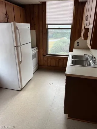 $1,000 | 327 Cherry Street, Unit 4, Mount Airy, NC 27030