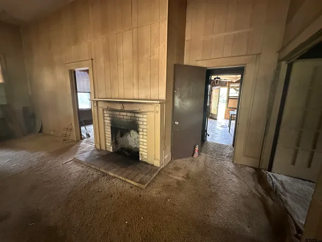 a view of empty room with front door