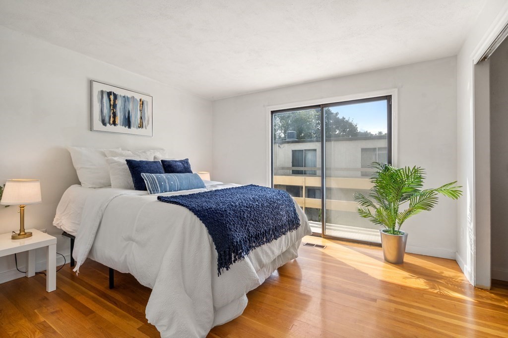 120 Beaconsfield Road, Unit 12 Brookline, MA 02445 - Photo 20 of 32 a bedroom with a large bed and a potted plant