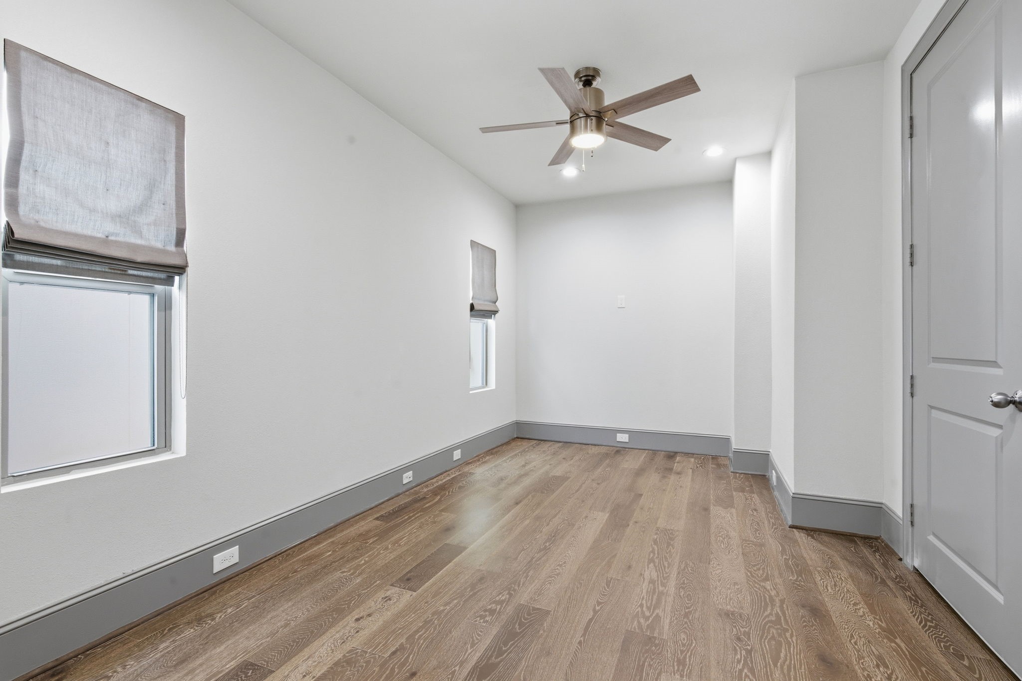 1906 West 25th Street Houston, TX 77008 - Photo 26 of 47 Third floor: Bedroom 4 of 4