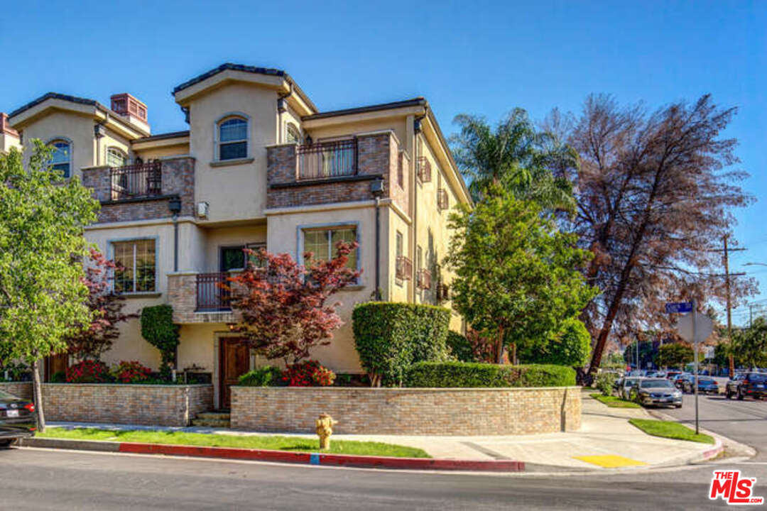 15248 Clark Street, Unit 101 Sherman Oaks, CA 91411 - Photo 2 of 26