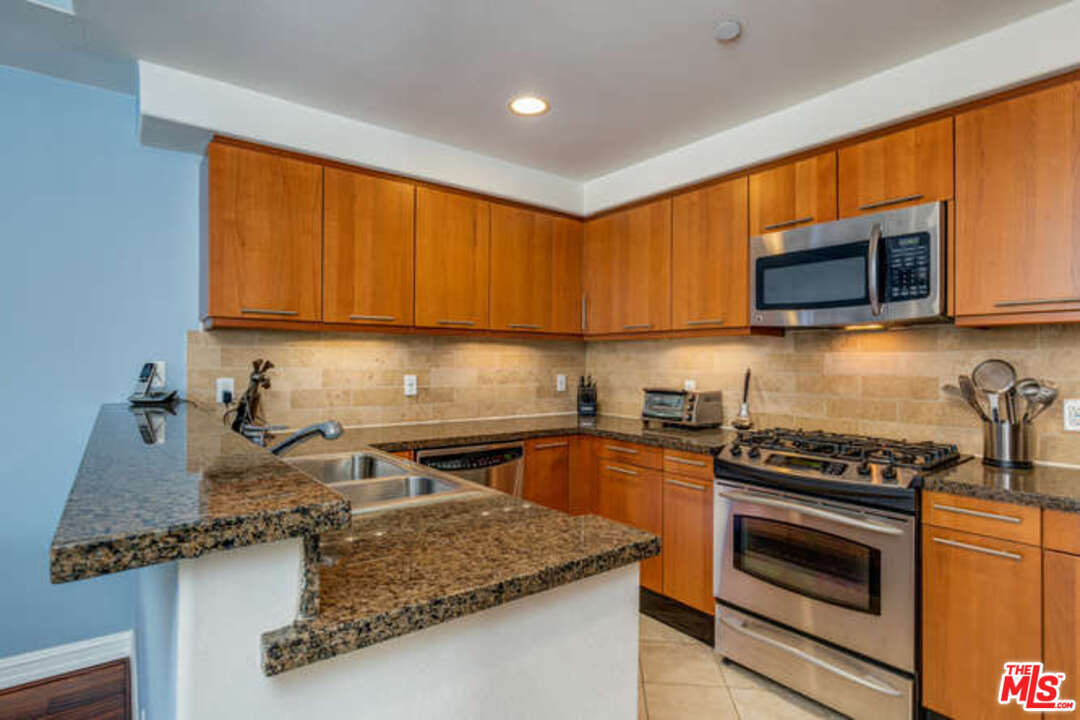 15248 Clark Street, Unit 101 Sherman Oaks, CA 91411 - Photo 12 of 26