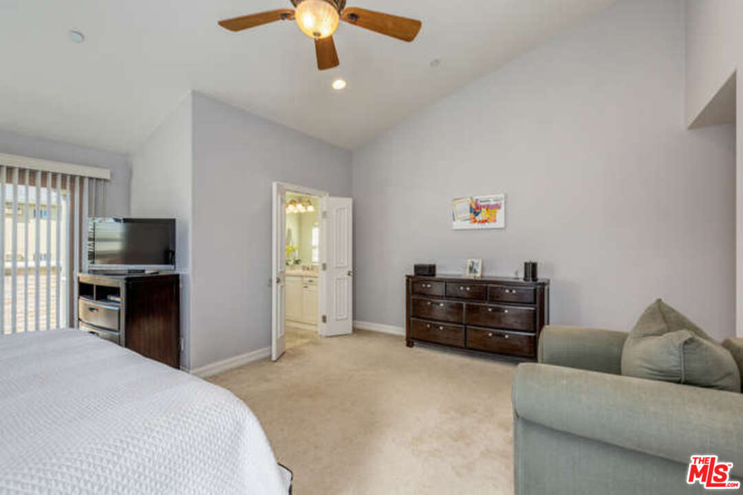 15248 Clark Street, Unit 101 Sherman Oaks, CA 91411 - Photo 19 of 26