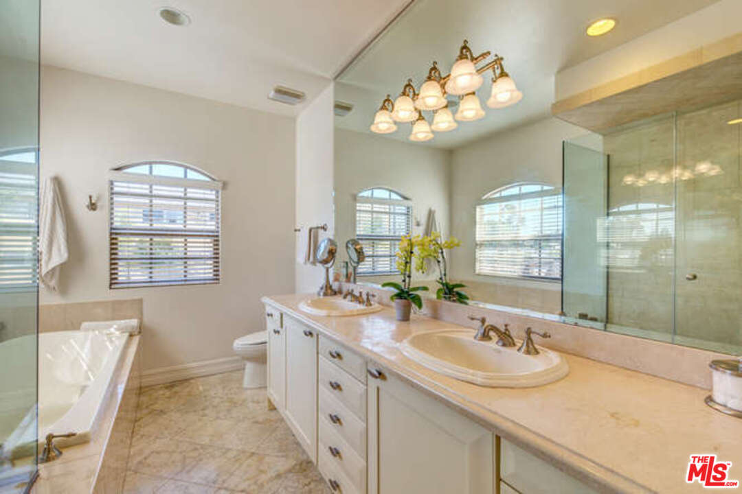 15248 Clark Street, Unit 101 Sherman Oaks, CA 91411 - Photo 20 of 26