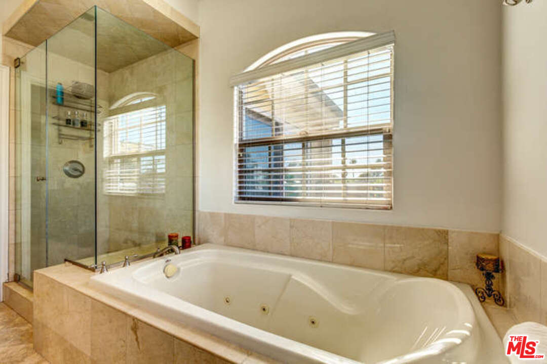 15248 Clark Street, Unit 101 Sherman Oaks, CA 91411 - Photo 21 of 26