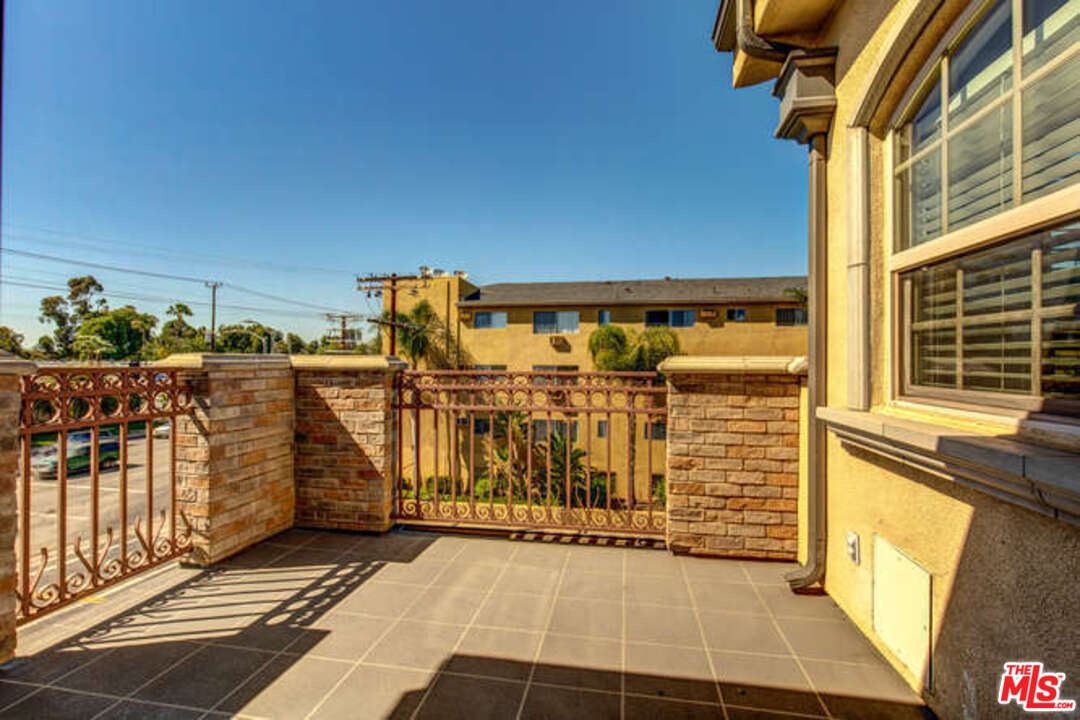 15248 Clark Street, Unit 101 Sherman Oaks, CA 91411 - Photo 22 of 26