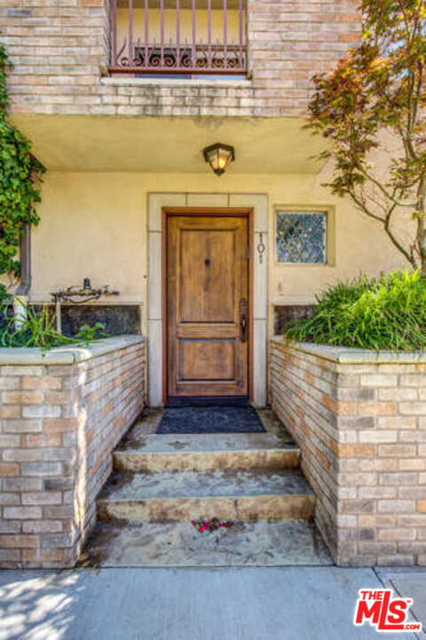 15248 Clark Street, Unit 101 Sherman Oaks, CA 91411 - Photo 4 of 26