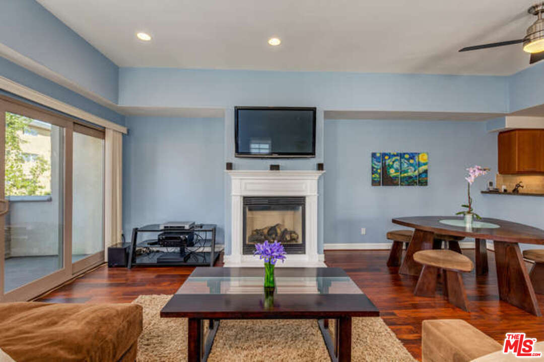 15248 Clark Street, Unit 101 Sherman Oaks, CA 91411 - Photo 7 of 26