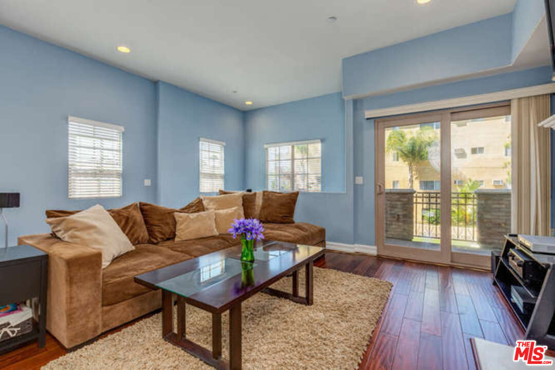 15248 Clark Street, Unit 101 Sherman Oaks, CA 91411 - Photo 8 of 26