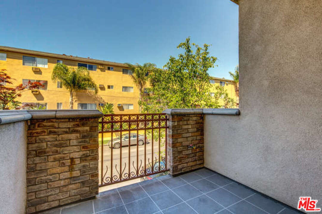 15248 Clark Street, Unit 101 Sherman Oaks, CA 91411 - Photo 9 of 26