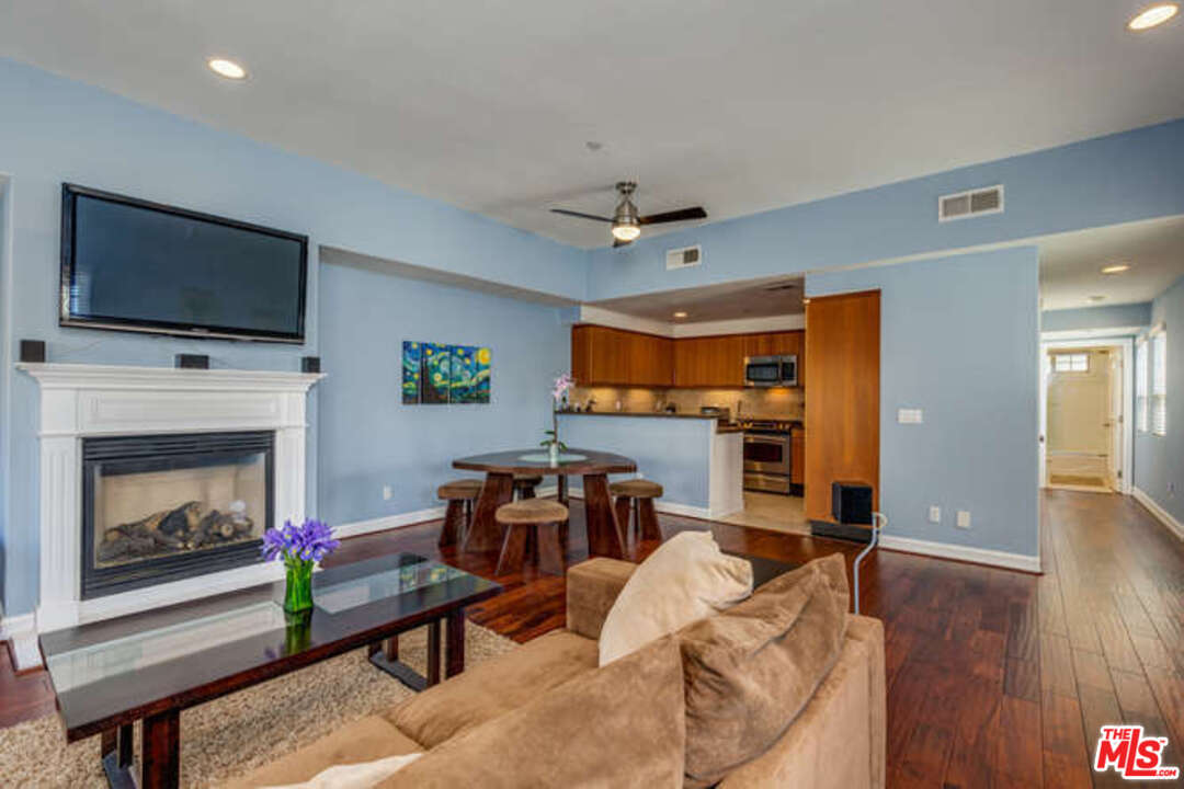 15248 Clark Street, Unit 101 Sherman Oaks, CA 91411 - Photo 10 of 26