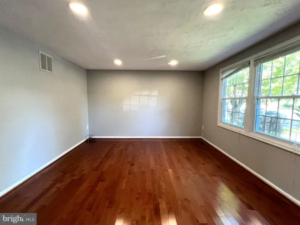 $2,900 | 11020 Outpost Drive, Gaithersburg, MD 20878