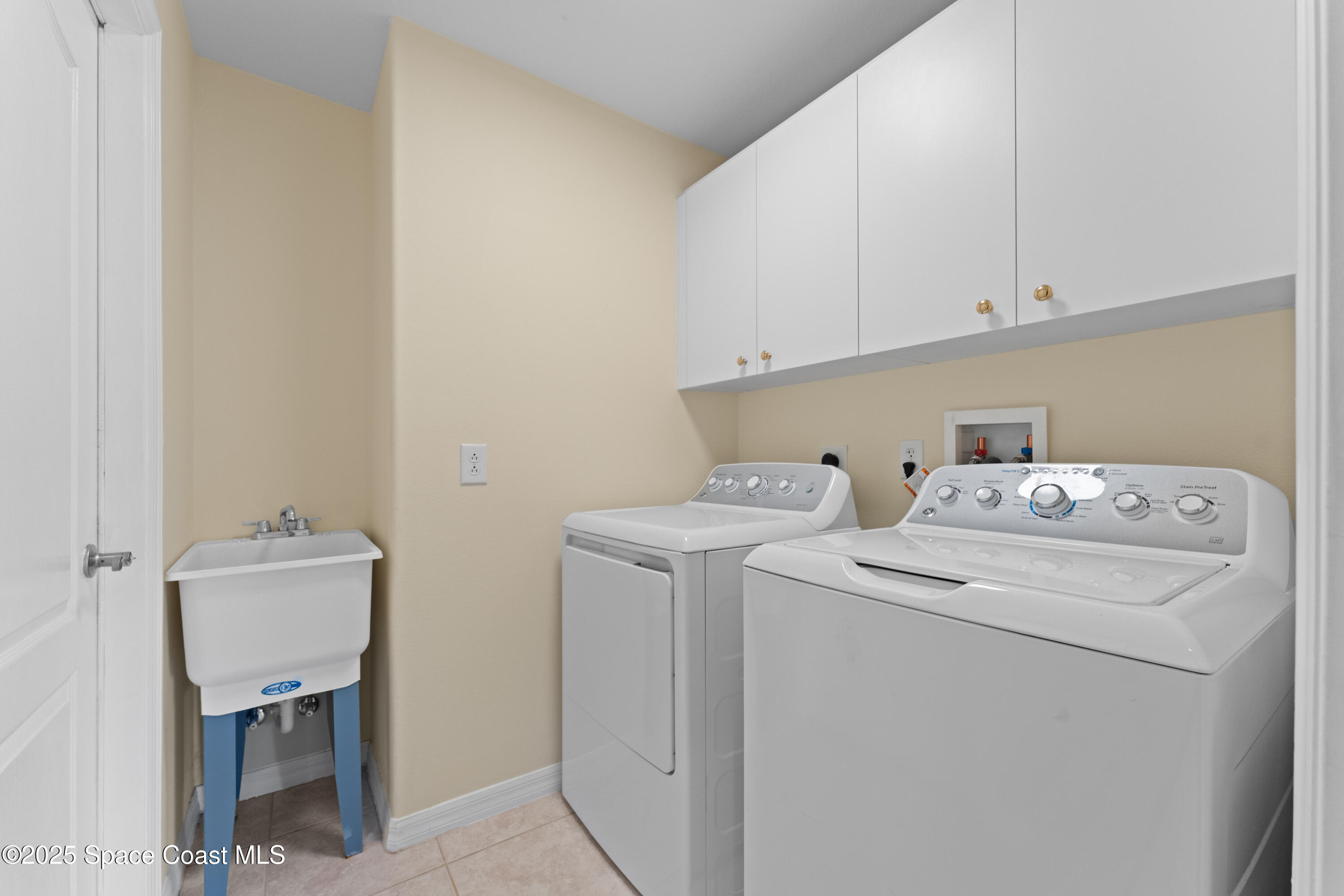 3112 Siderwheel Drive Rockledge, FL 32955 - Photo 34 of 60 a utility room with dryer and washer