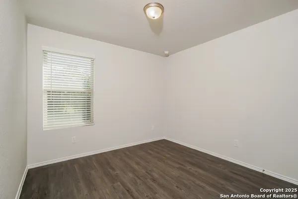 a picture of a bench in hallway