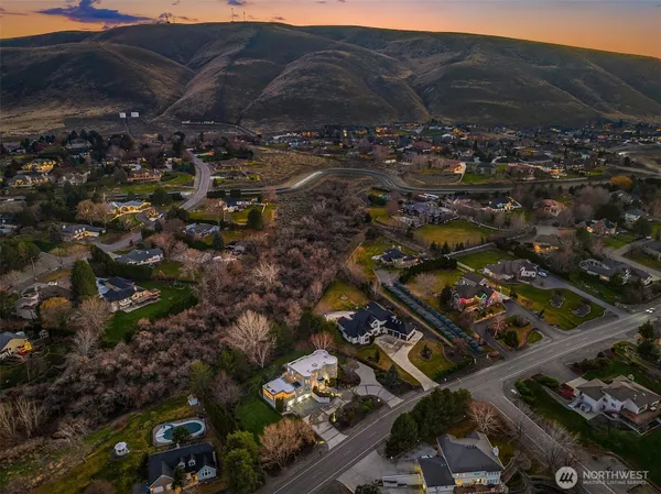 $1,349,000 | 1146 Country Ridge Drive, Richland, WA 99352