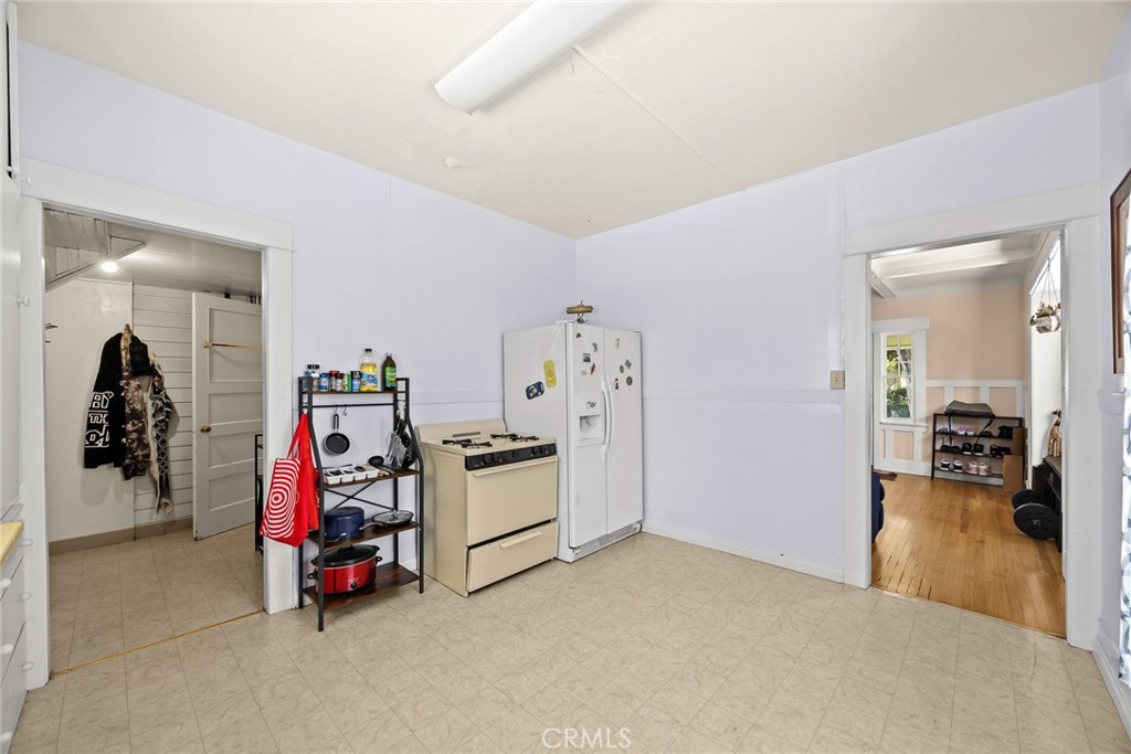 1156 Steuben Street Pasadena, CA 91106 - Photo 17 of 36 a view of a room with gym equipment