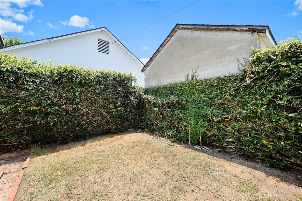 1156 Steuben Street Pasadena, CA 91106 - Photo 30 of 36 a backyard of a house with lots of green space