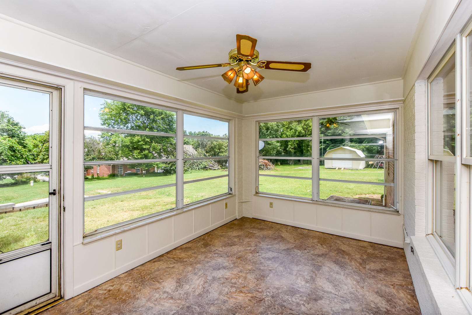 2001 Cochran Road Maryville, TN 37803 - Photo 11 of 29 Sun Room w/HVAC