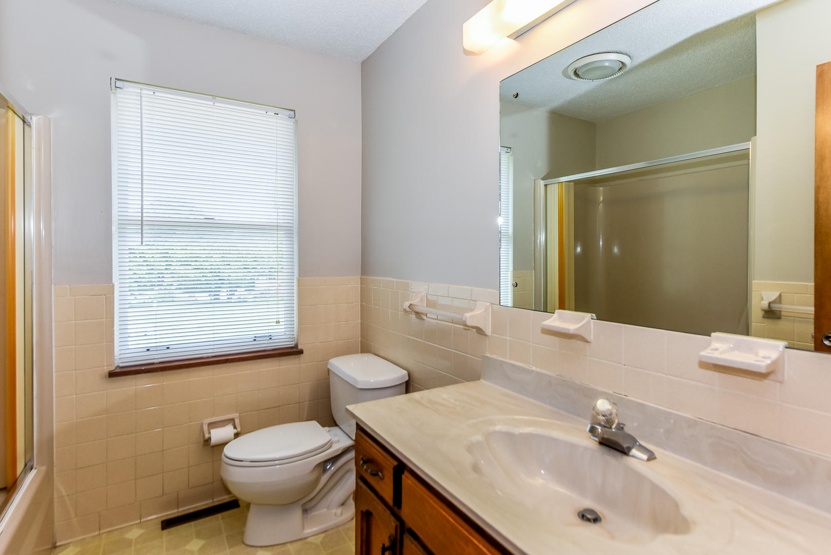 2001 Cochran Road Maryville, TN 37803 - Photo 16 of 29 Guest Bath