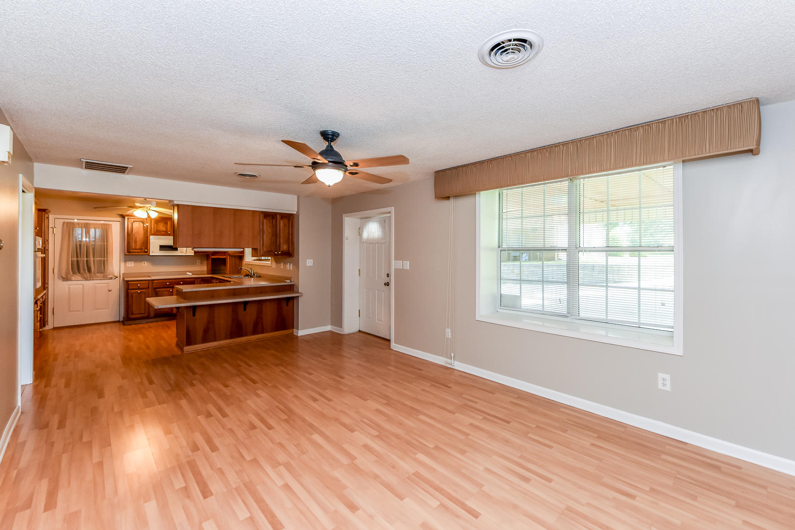 2001 Cochran Road Maryville, TN 37803 - Photo 24 of 29 Living To Kitchen