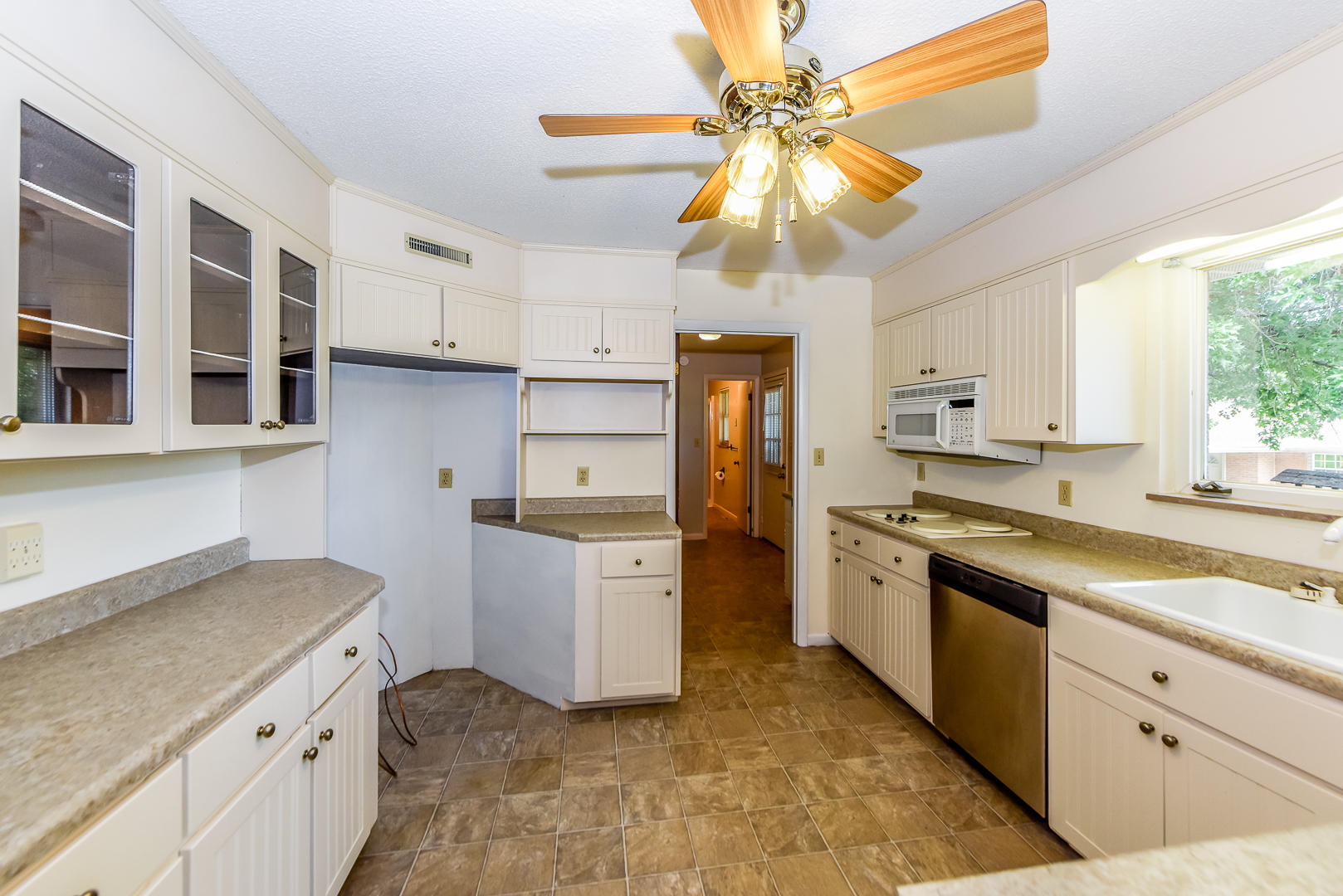 2001 Cochran Road Maryville, TN 37803 - Photo 9 of 29 Kitchen