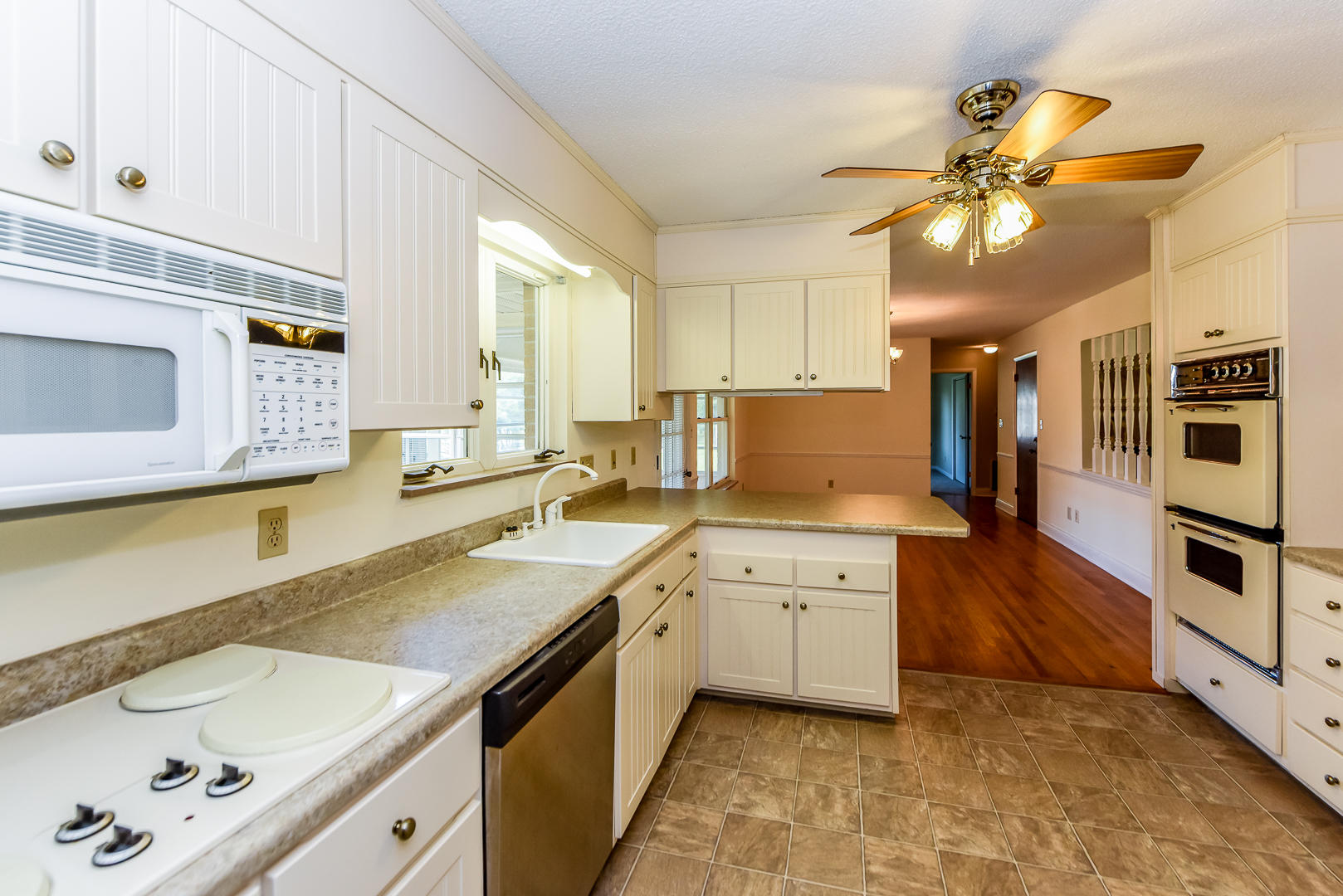 2001 Cochran Road Maryville, TN 37803 - Photo 10 of 29 Kitchen To Dining