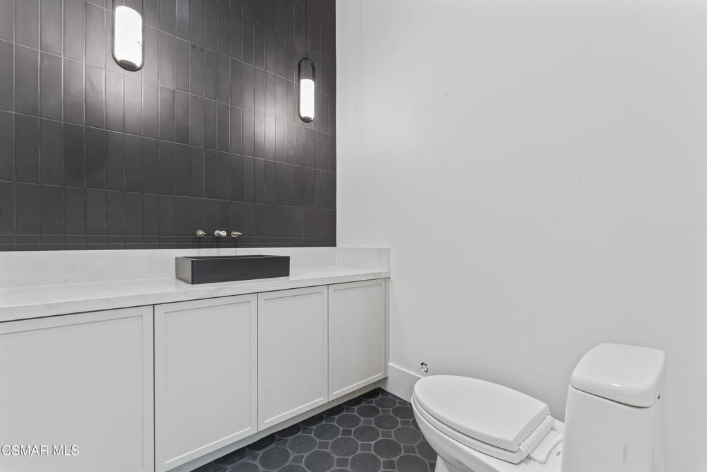 532 Corte Corrida Camarillo, CA 93010 - Photo 26 of 76 a bathroom with a sink a toilet and mirror