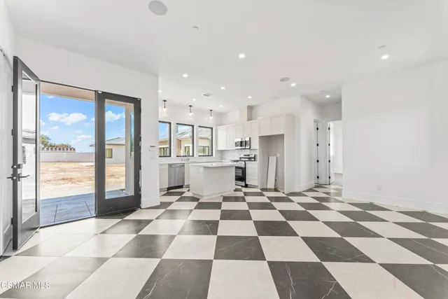 $4,695,000 | 532 Corte Corrida, Camarillo, CA 93010