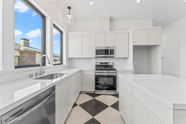 $4,695,000 | 532 Corte Corrida, Camarillo, CA 93010