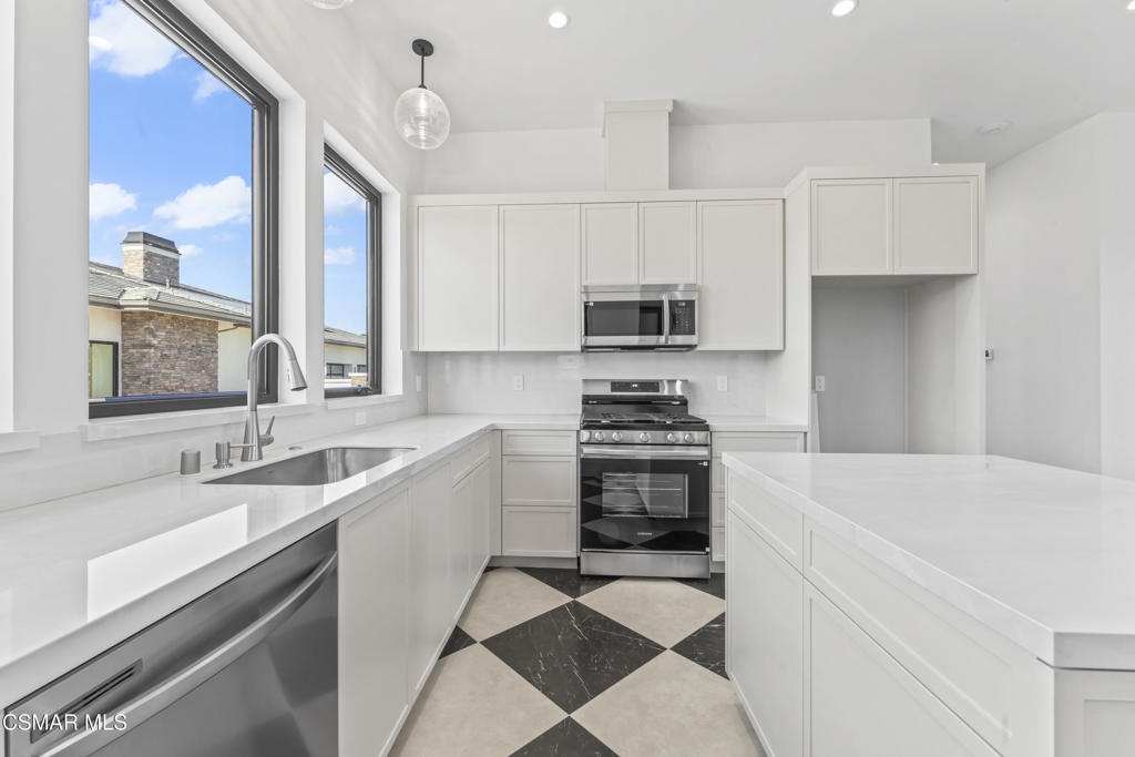 532 Corte Corrida Camarillo, CA 93010 - Photo 46 of 76