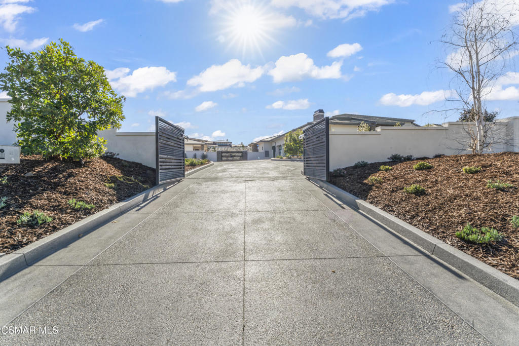 532 Corte Corrida Camarillo, CA 93010 - Photo 7 of 76