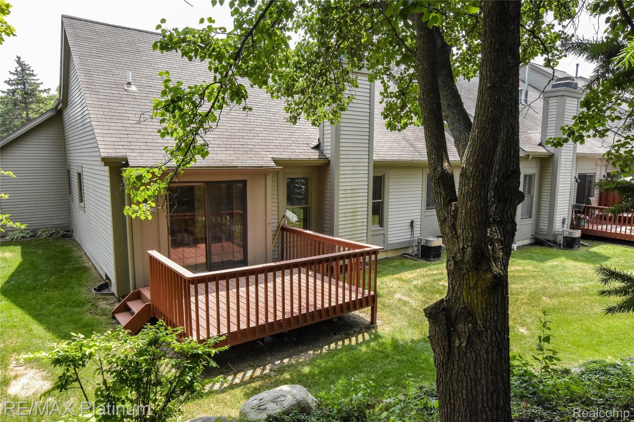 918 Ridge Court Brighton, MI 48116 - Photo 2 of 25 DSC_8332.jpg