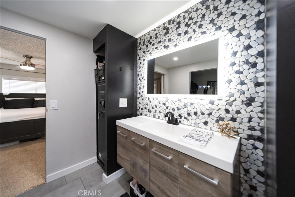 33671 The Farm Road Wildomar, CA 92595 - Photo 36 of 73 a bathroom with a sink and a mirror
