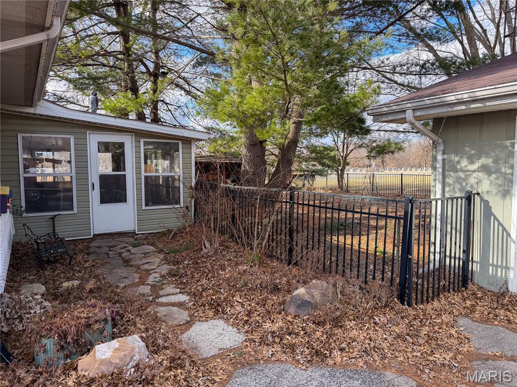 109 Maple Street Benld, IL 62009 - Photo 3 of 19