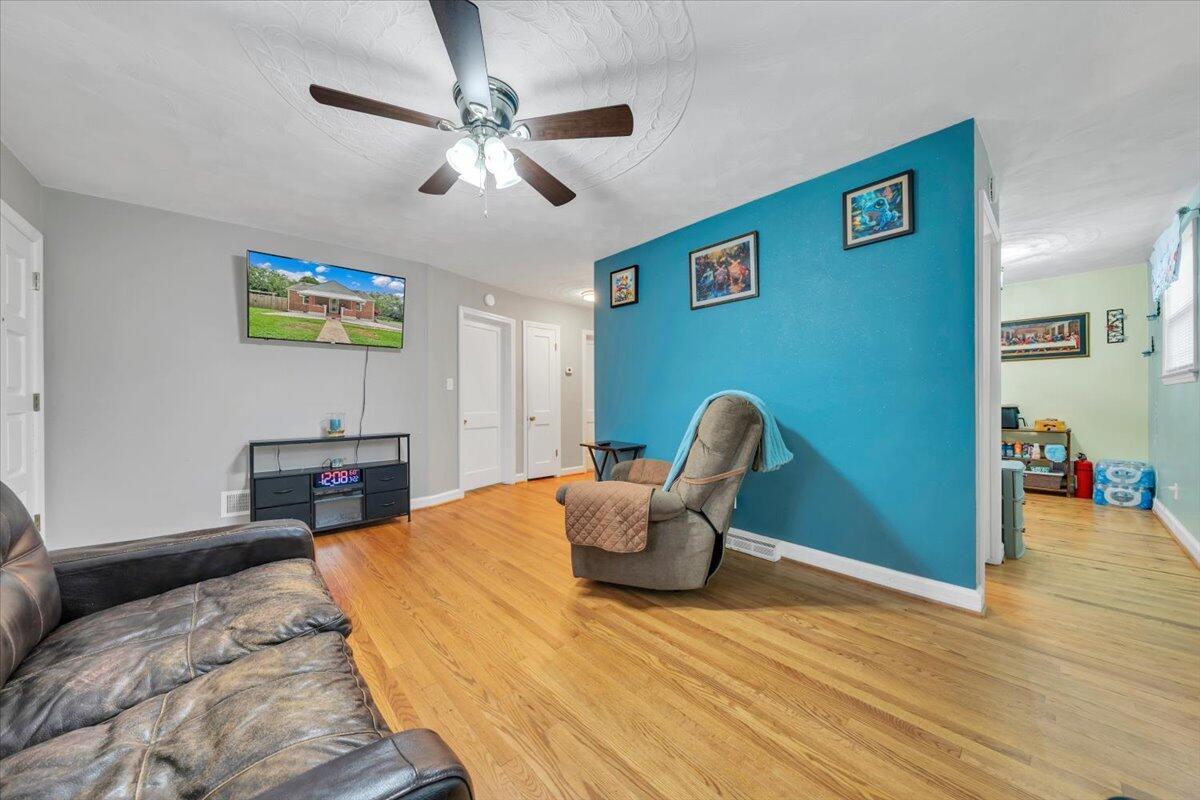 209 Liberty Road Northeast Roanoke, VA 24012 - Photo 7 of 33 07-MIB02260