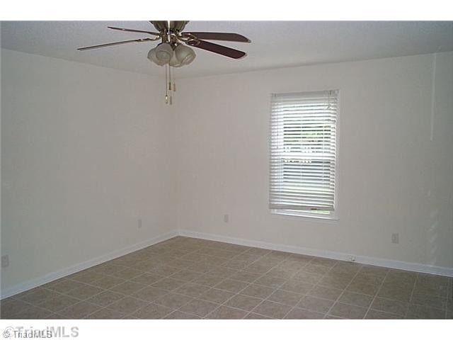 1533 Payne Road Lexington, NC 27295 - Photo 5 of 10 Living Room.