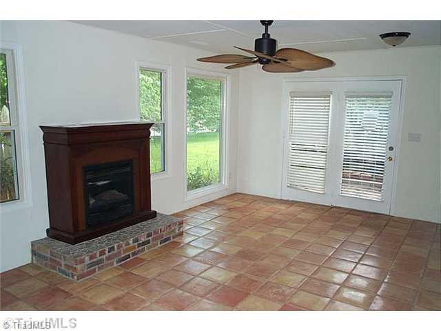 1533 Payne Road Lexington, NC 27295 - Photo 6 of 10 Den/Family/Great Room.