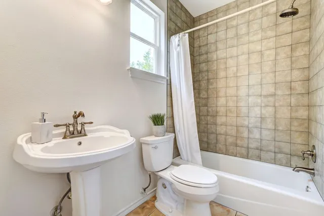 $450,000 | 195 Live Oak, Liberty Hill, TX 78642